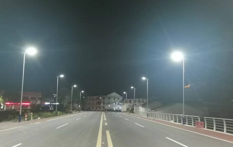 60W all in one solar light-Day and night on the road effect