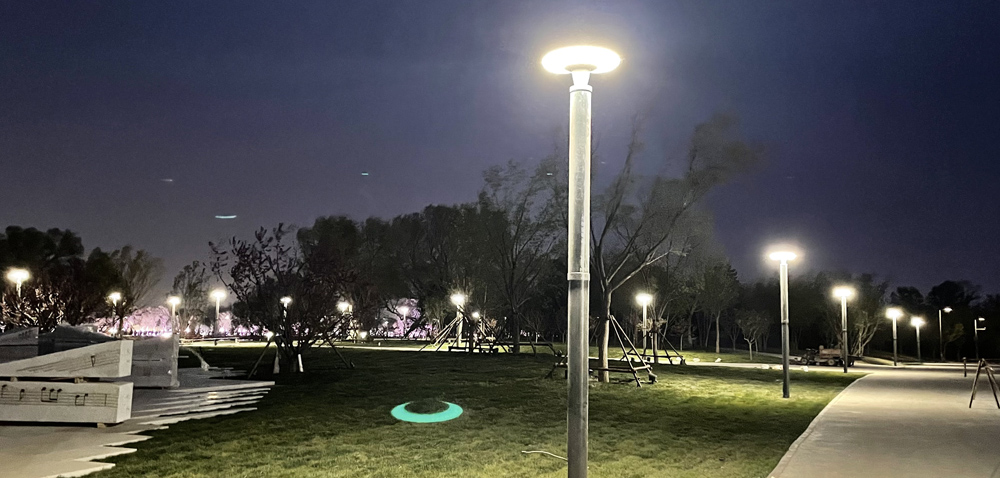 Vertical vs Traditional Solar Street Lights-NEWLIGHT ENERGY Performance in Diffuse Light and Urban Environments