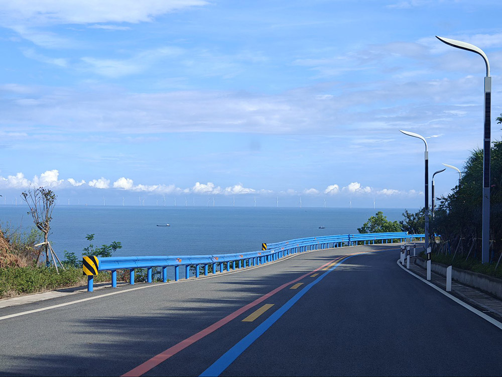 Vertical vs Traditional Solar Street Lights-NEWLIGHT ENERGY Solar street lighting in a coastal setting